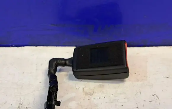 Porsche Cayenne (92A) Middle seatbelt buckle (rear) 7P0857740