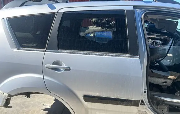 Mitsubishi Outlander Rear door