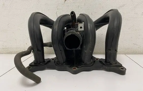 Toyota Yaris Intake manifold 2900309819