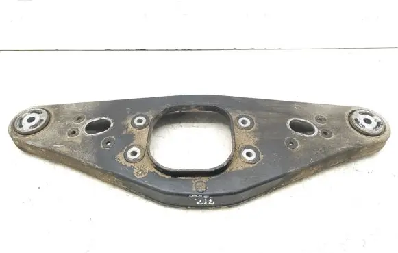 Mercedes-Benz CLS C219 Rear differential/diff mount bracket A2303522206