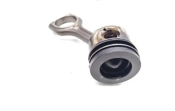 Ford Focus Piston with connecting rod XWDB