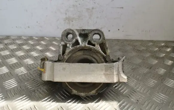 Ford Kuga II Engine mount bracket