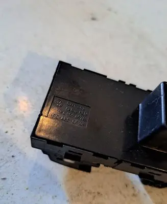 Volkswagen Golf V Electric window control switch 1K4959857B