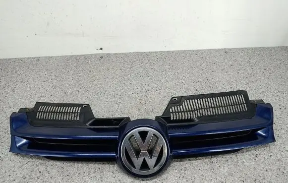 Volkswagen Golf V Front grill