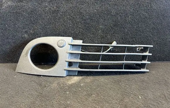 Audi A6 S6 C5 4B Front bumper lower grill 4b0807681