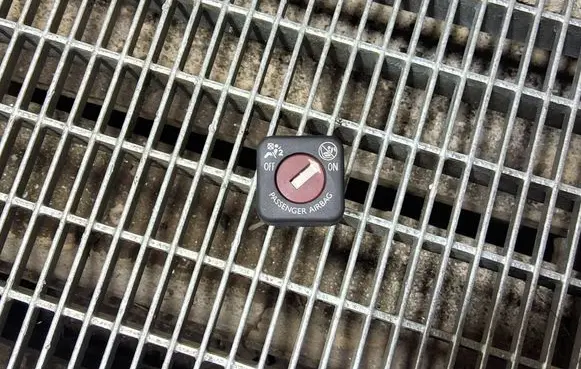 Citroen C4 III e-C4 Passenger airbag on/off switch 9641391277