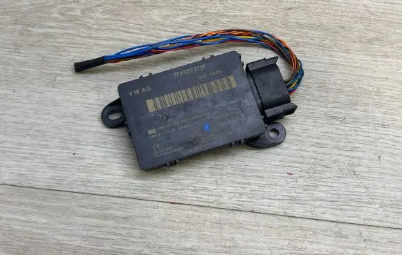 Volkswagen Touareg II Tire pressure control unit 7P6907273F