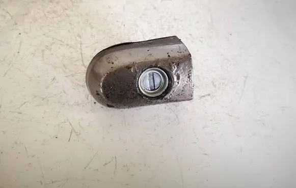 KIA Sportage Front door lock (next to the handle)