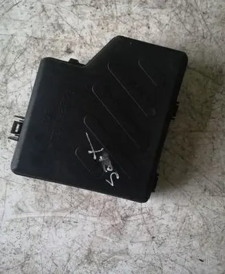 Hyundai Santa Fe Fuse box cover