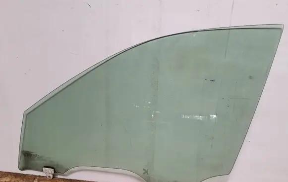 Infiniti Q50 Front door window glass four-door 43R00012