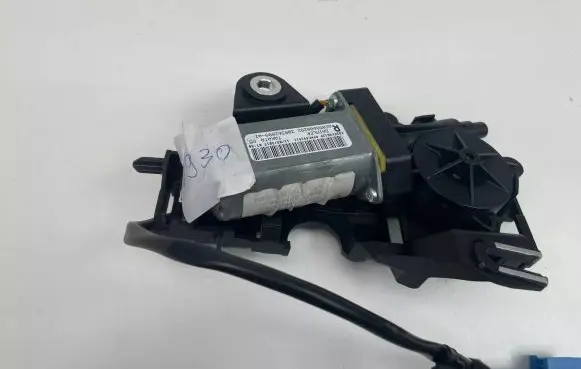 Mercedes-Benz C W205 Seat belt adjustment motor A2058600282 308362899 PPMC491SI1