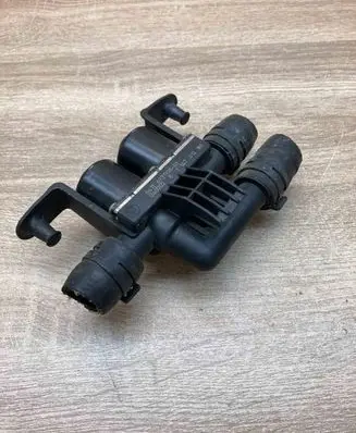 BMW 5 E60 E61 Coolant heater control valve 6931708 1147412181