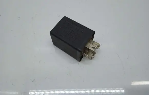 Volkswagen PASSAT B3 Window wiper relay 431955531