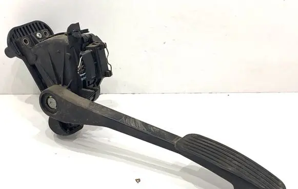 Volvo S70 V70 V70 XC Accelerator throttle pedal 30636004