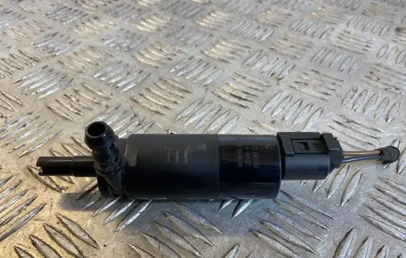 BMW 5 E60 E61 Headlight washer pump 697309702