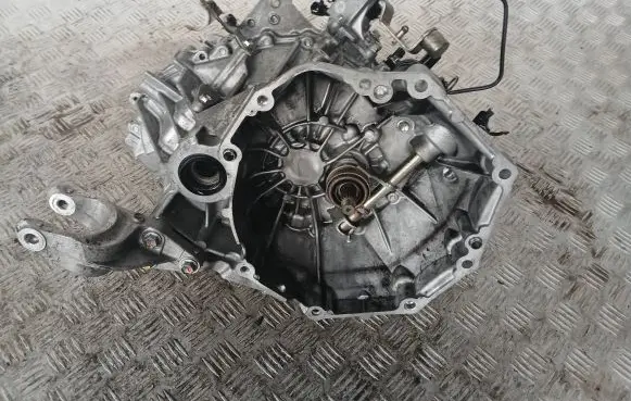 Suzuki Swift III Manual 5 speed gearbox A81