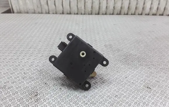 Nissan Primera Air flap motor/actuator 3T05030820