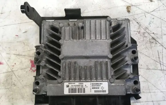 Renault Laguna III Engine control unit/module 8200882381