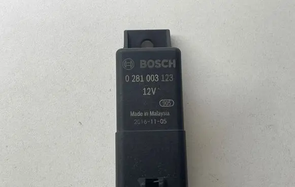 Land Rover Discovery 5 Glow plug pre-heat relay FX23189E2AC