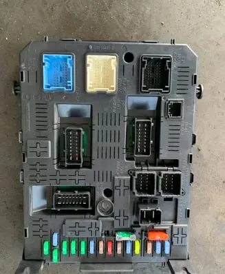 Citroen Jumpy Fuse module 281197595