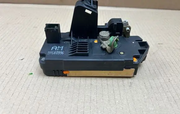 Opel Vectra B Rear door lock 90503996