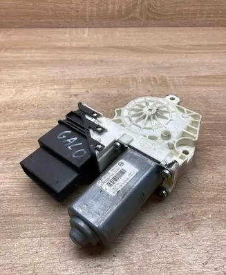 Volkswagen PASSAT B6 Front door window regulator motor 975281200 3C995704