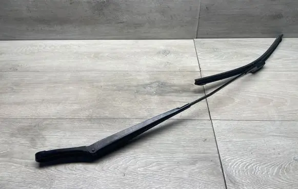 Skoda Superb B6 (3T) Front wiper blade arm 3T1955410A