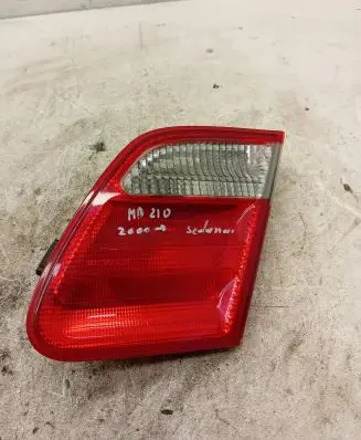 Mercedes-Benz E W210 Tailgate rear/tail lights A2108203864 31850202