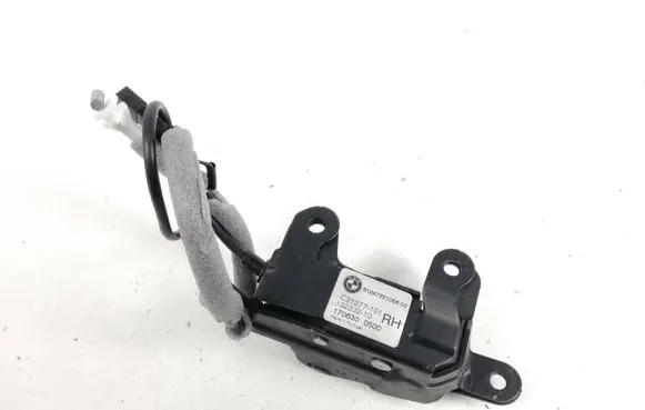 BMW X5 F15 Tailgate lock latch 7351058 1522J210 C21277101