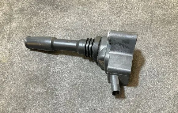 Land Rover Evoque II High voltage ignition coil J3P312A366AA XBYB0 323F4