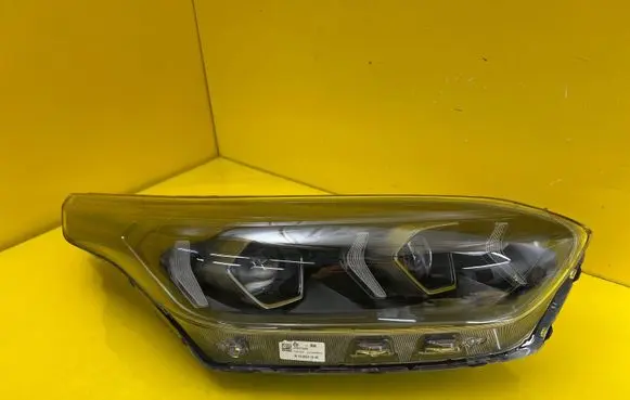 KIA Ceed Headlight/headlamp 92102J7500