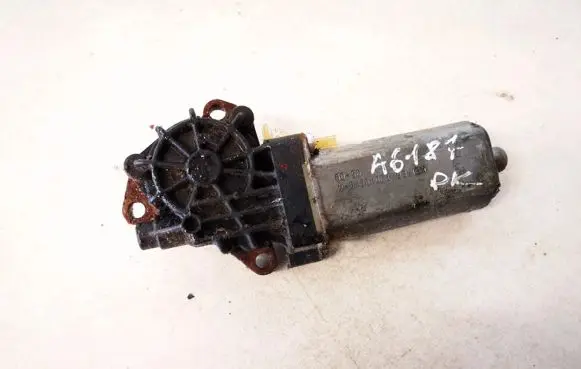 Mercedes-Benz E W211 Seat adjustment motor 0390203003 82040849-4