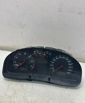 Volkswagen PASSAT B5 Speedometer (instrument cluster) 3B0919881F
