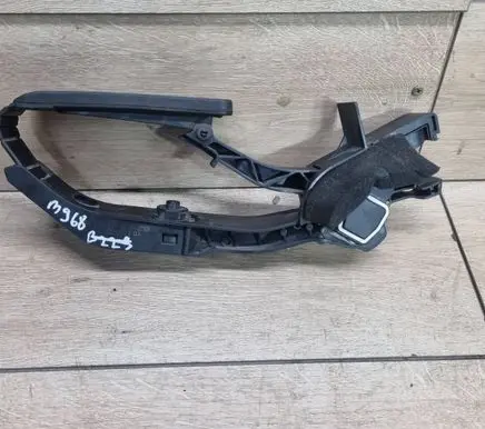 Mercedes-Benz E W211 Accelerator throttle pedal A2113000404