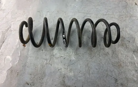 Volkswagen Polo IV 9N3 Rear coil spring