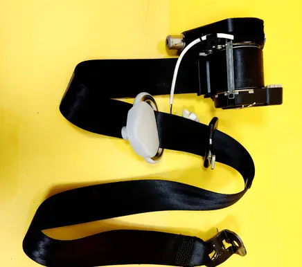 Volkswagen Golf IV Front seatbelt 040316