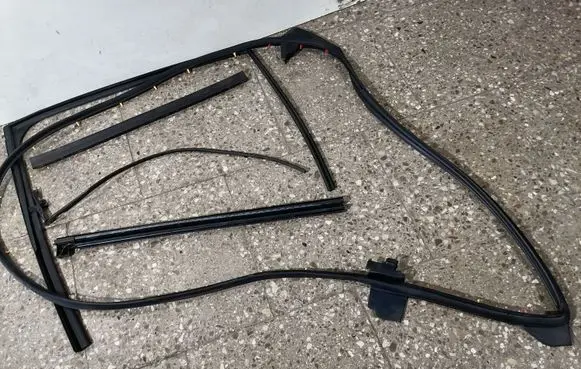 Lexus ES 250 - 300 - 330 Rubber seal rear door 6787206230