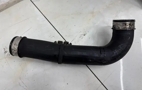 Volkswagen Caddy Intercooler hose/pipe 