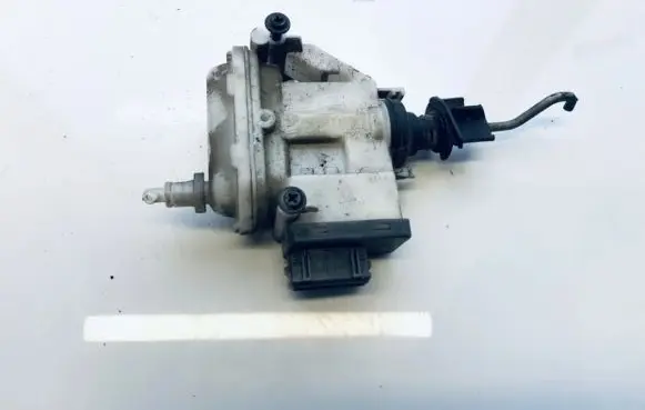 Volkswagen PASSAT B4 Central locking vacuum pump 3a0862153b