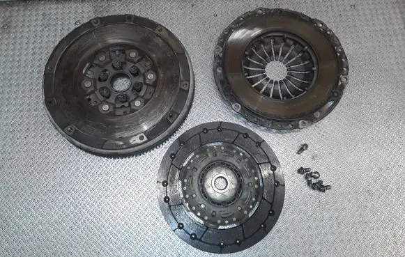 Opel Zafira B Clutch set kit 323066510 123045010