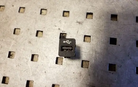 BMW 3 F30 F35 F31 USB socket connector 9229294 8410922929401