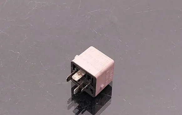 BMW 3 E36 ABS relay 8365326