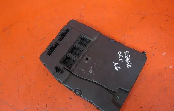 Renault Scenic II - Grand scenic II Fuse module 8200351182 S118400150
