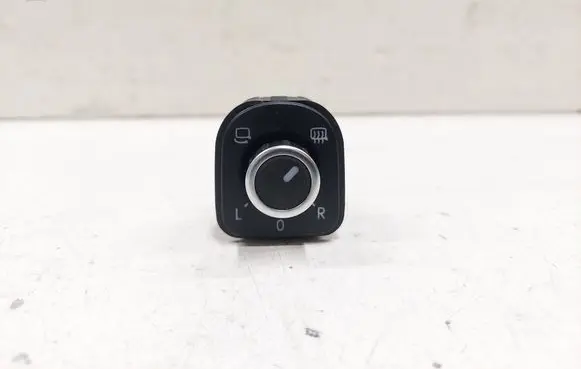 Wing mirror switch