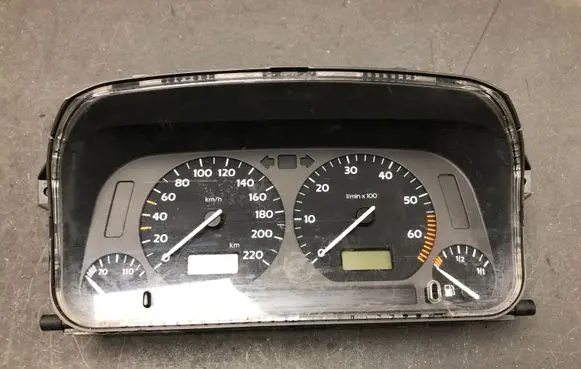 Volkswagen Golf III Speedometer (instrument cluster) 7M0920801C