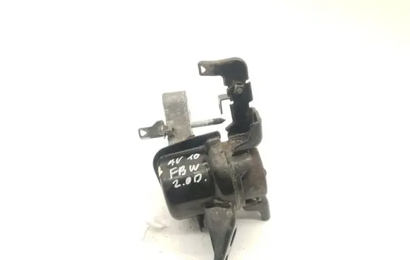 Toyota Avensis T270 Engine mount bracket