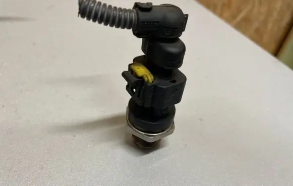 Fuel pressure sensor