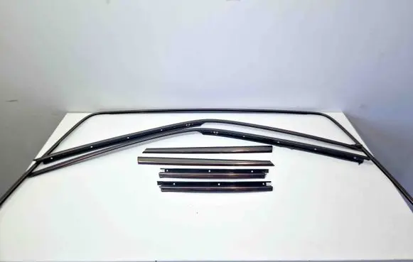 Roof trim bar molding cover