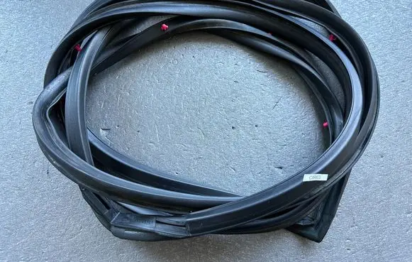 Nissan Patrol Y60 Rear door rubber seal (on body) 82830C6600 8283001J00