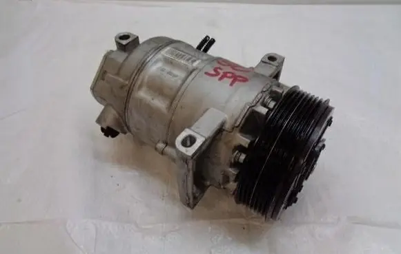 Renault Captur II Air conditioning (A/C) compressor (pump) 926004423R